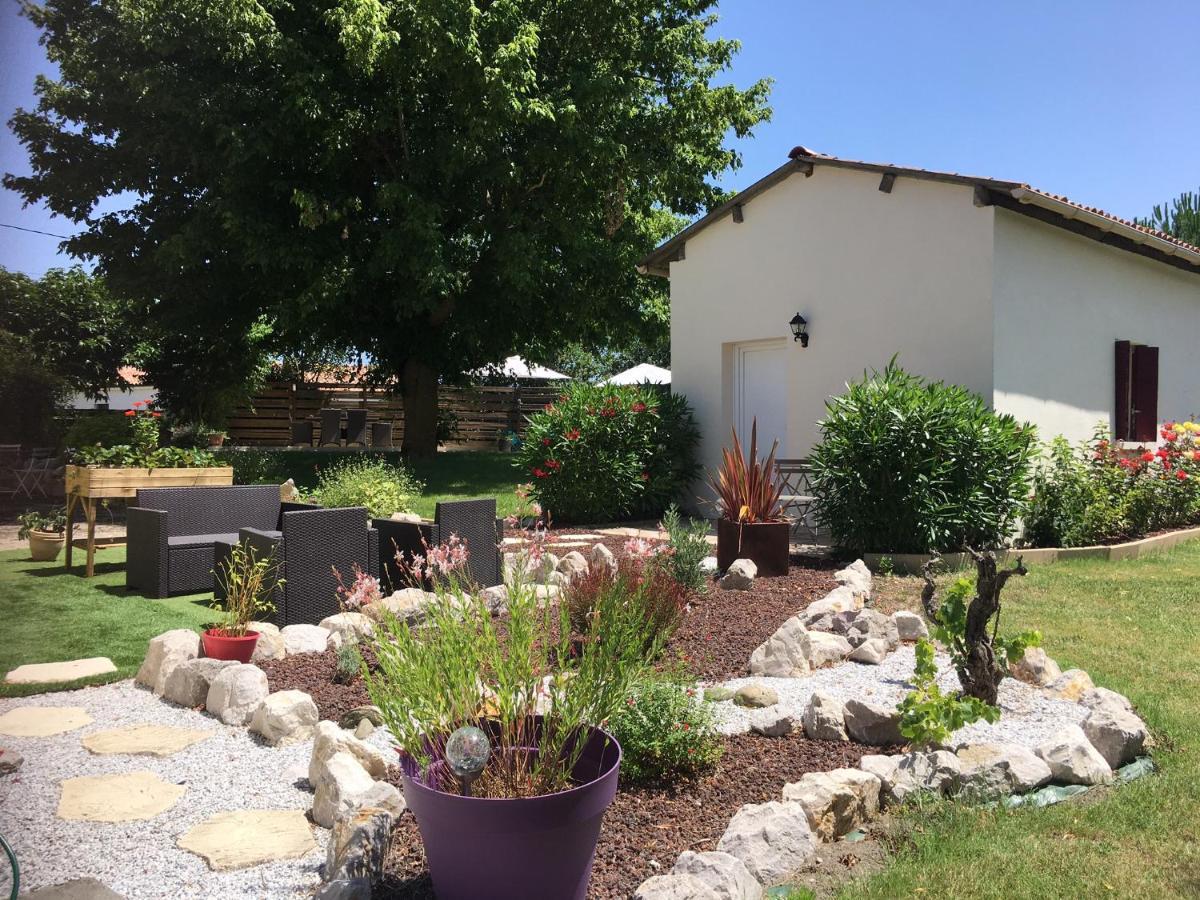 Domaine De La Vigne Bed & Breakfast Cadalen Dış mekan fotoğraf